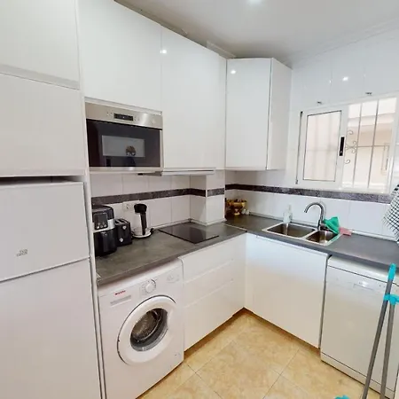 Well Located 2 Bed Apart For Beaches & All Ameniti Appartamento *