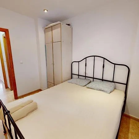 Well Located 2 Bed Apart For Beaches & All Ameniti *