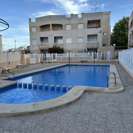 Well Located 2 Bed Apart For Beaches & All Ameniti 아파트 *